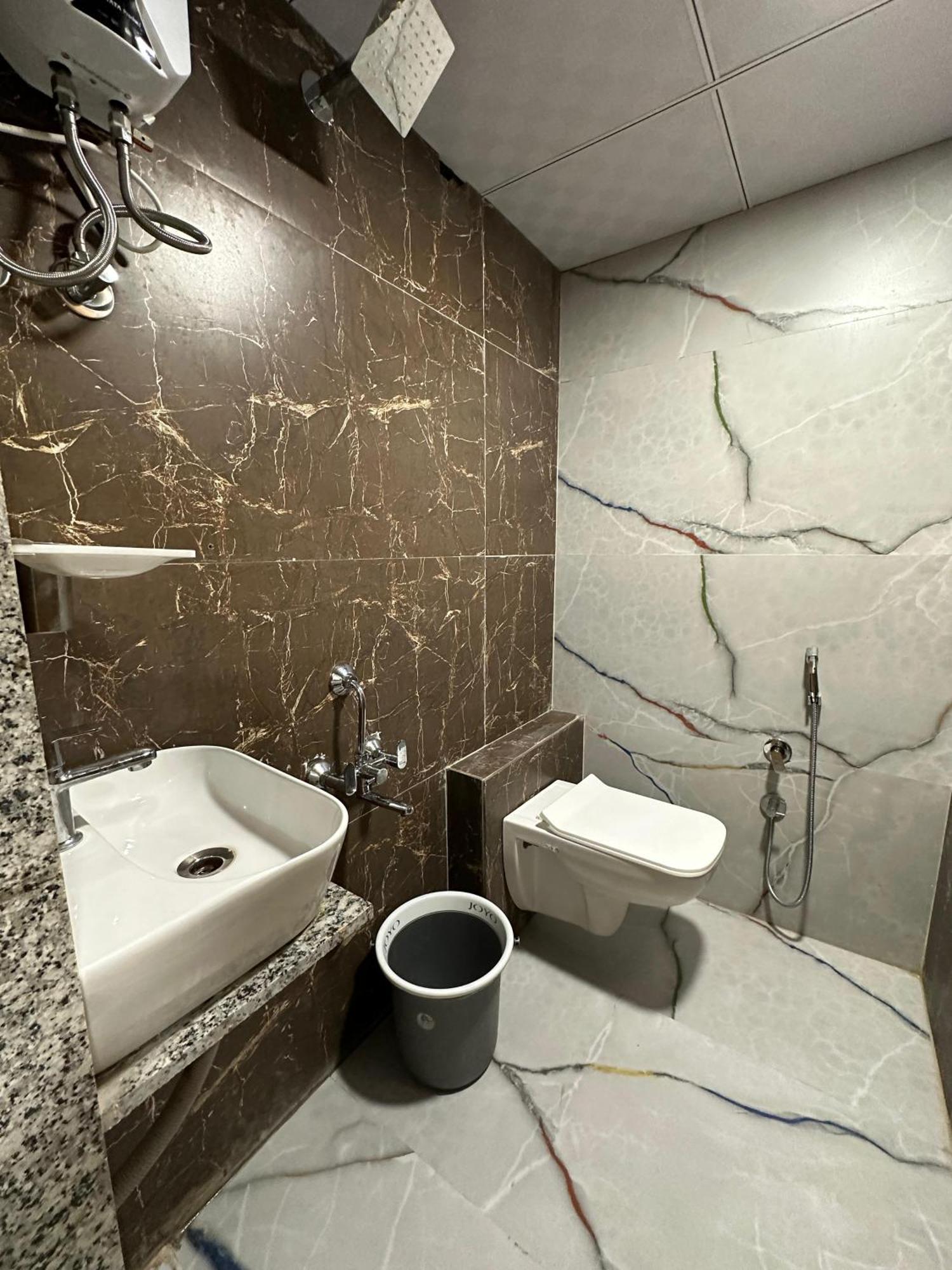 Hotel Sky Palace Adajan สุรัต ห้อง รูปภาพ